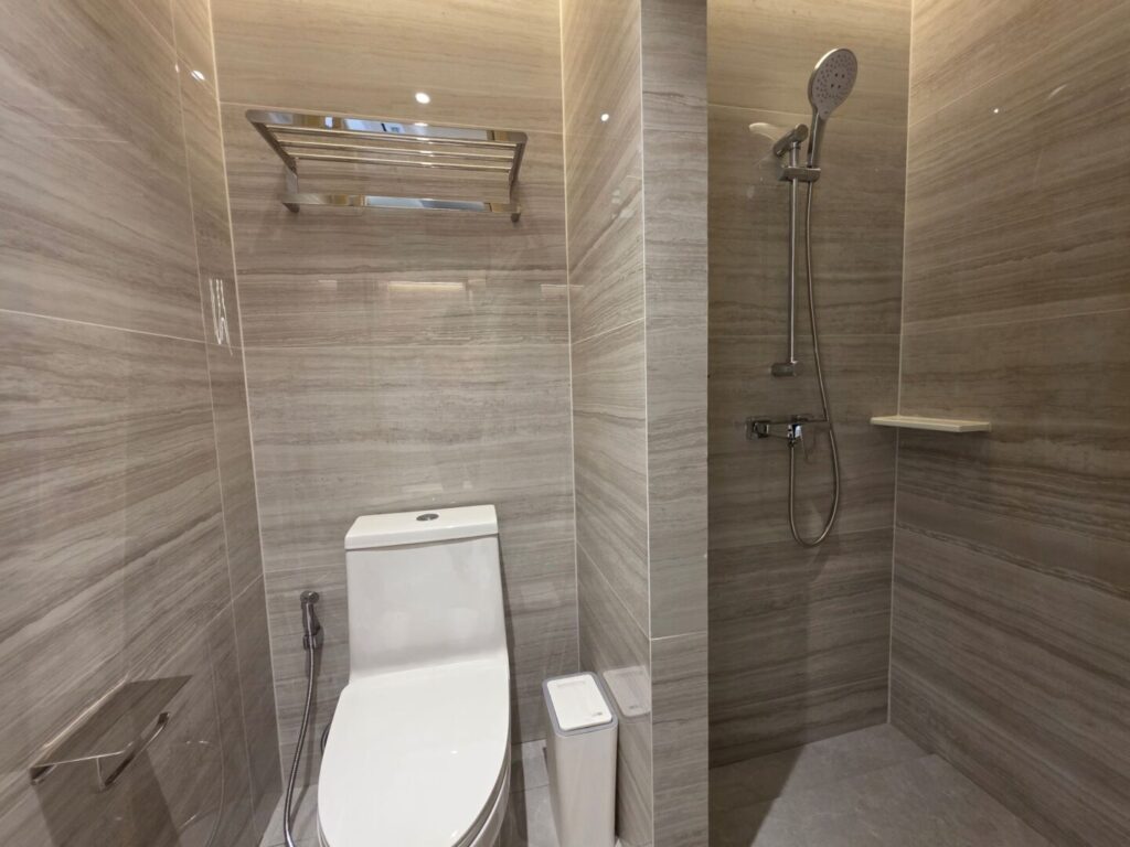 Pool Access Room
