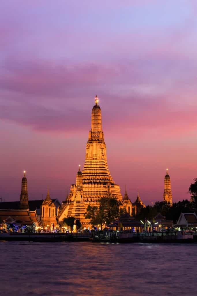 เกินกว่าขอบฟ้า – ค้นพบโลกสร้างสรรค์ของกรุงเทพฯ
