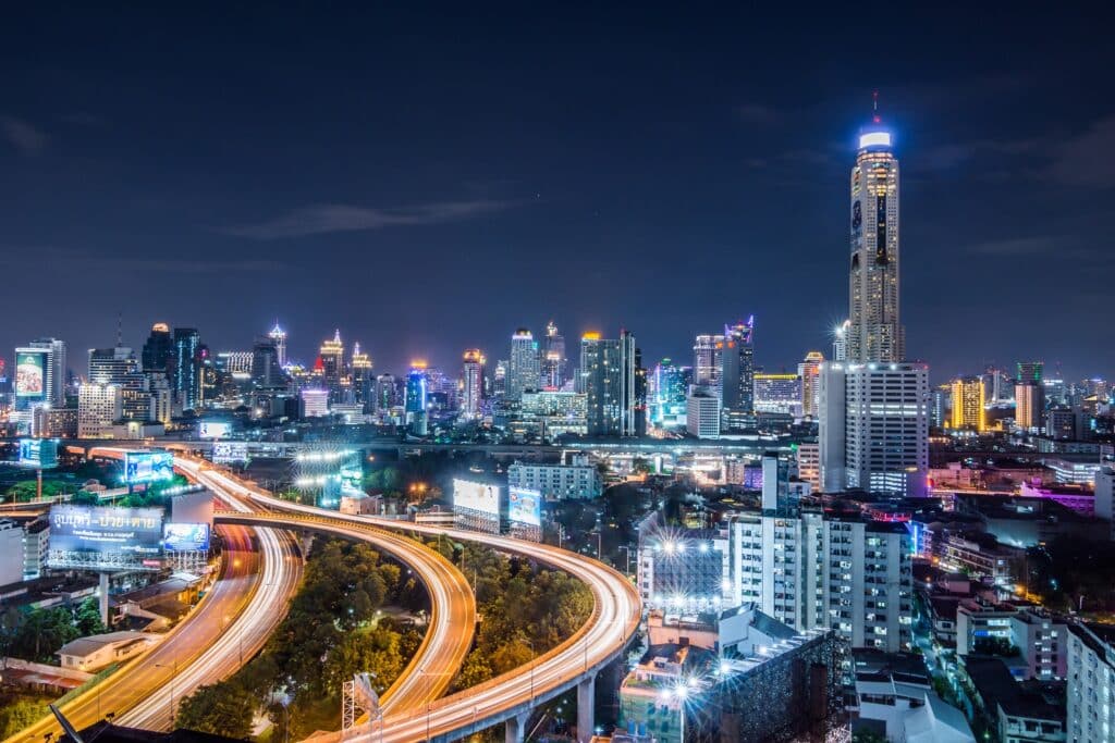 เกินกว่าขอบฟ้า – ค้นพบโลกสร้างสรรค์ของกรุงเทพฯ