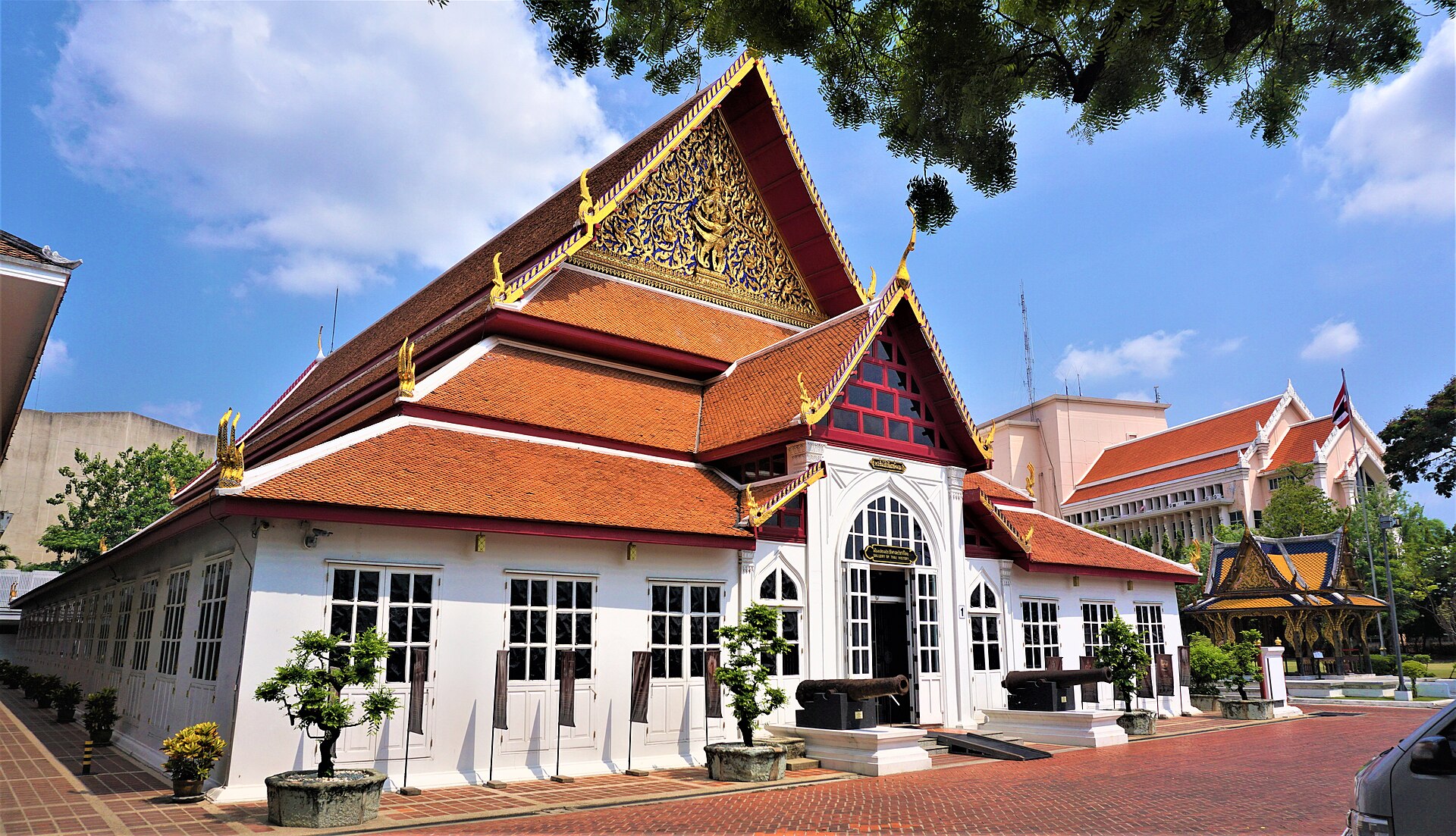 Living History: A Walking Day Trip from Hotel Bangkokian through the Old Town's Artisanal Heart