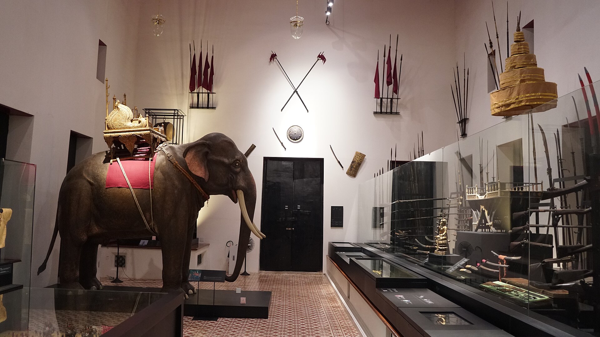 Living History: A Walking Day Trip from Hotel Bangkokian through the Old Town's Artisanal Heart
